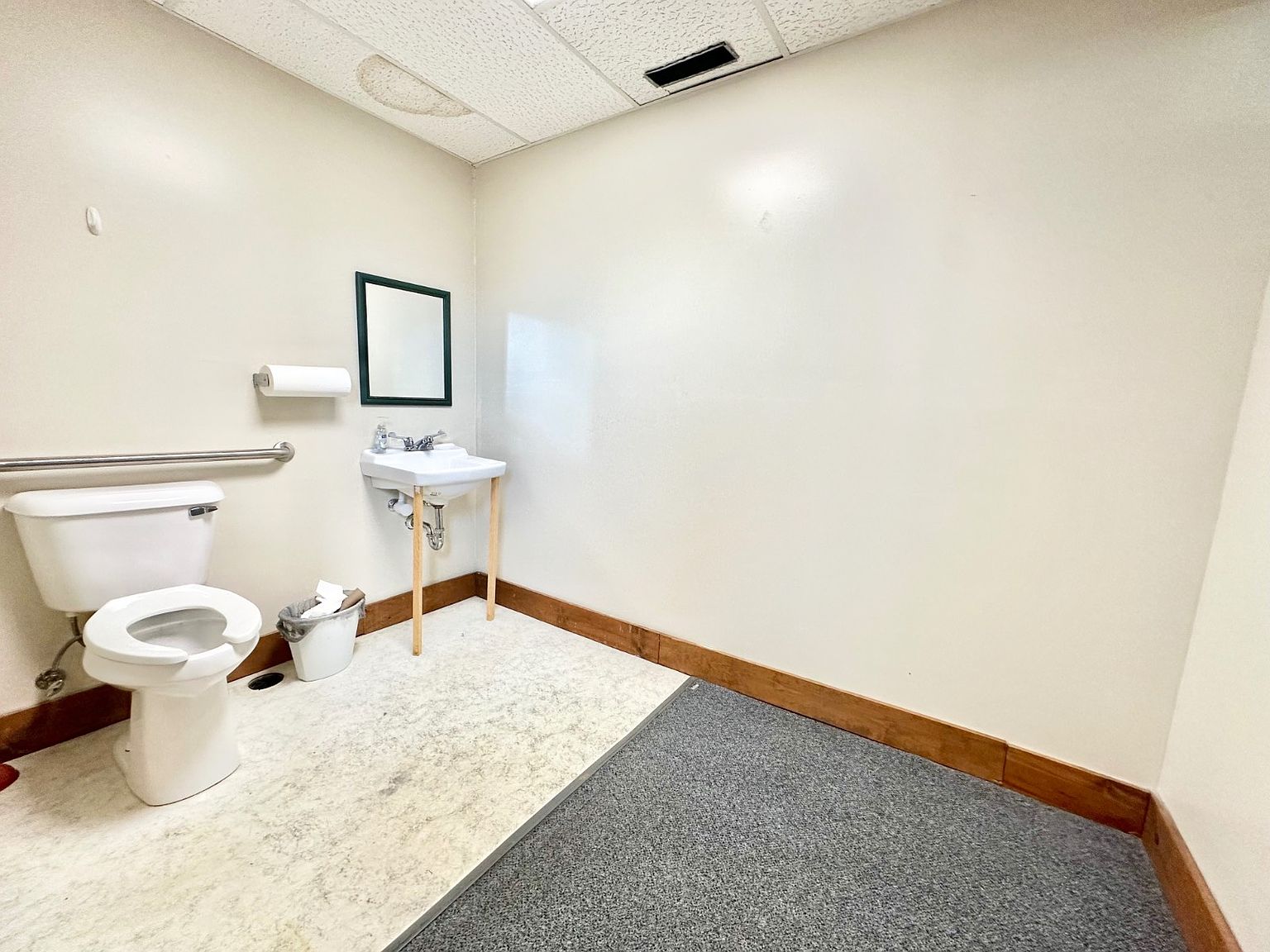 Listing images