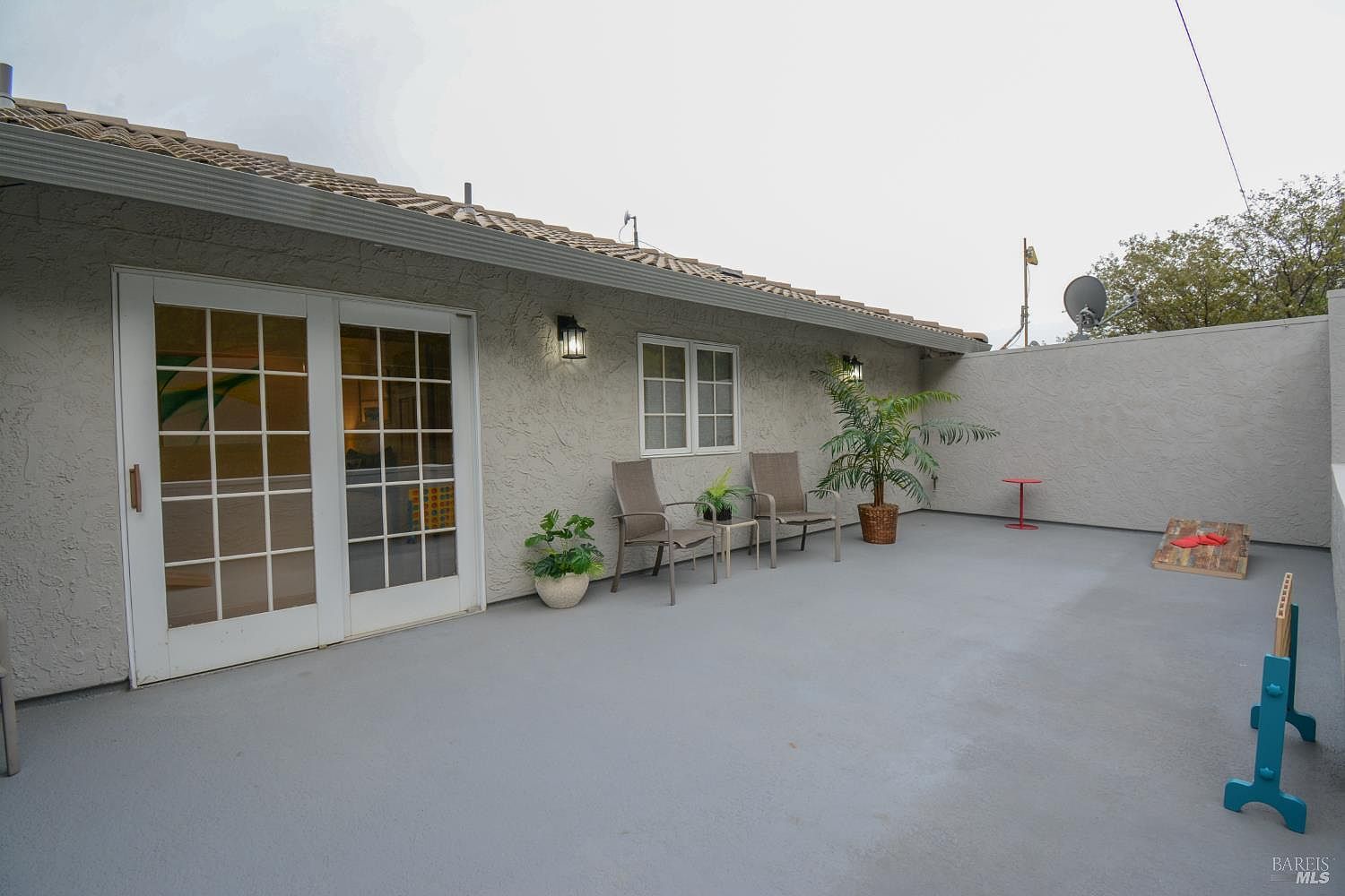 Listing images
