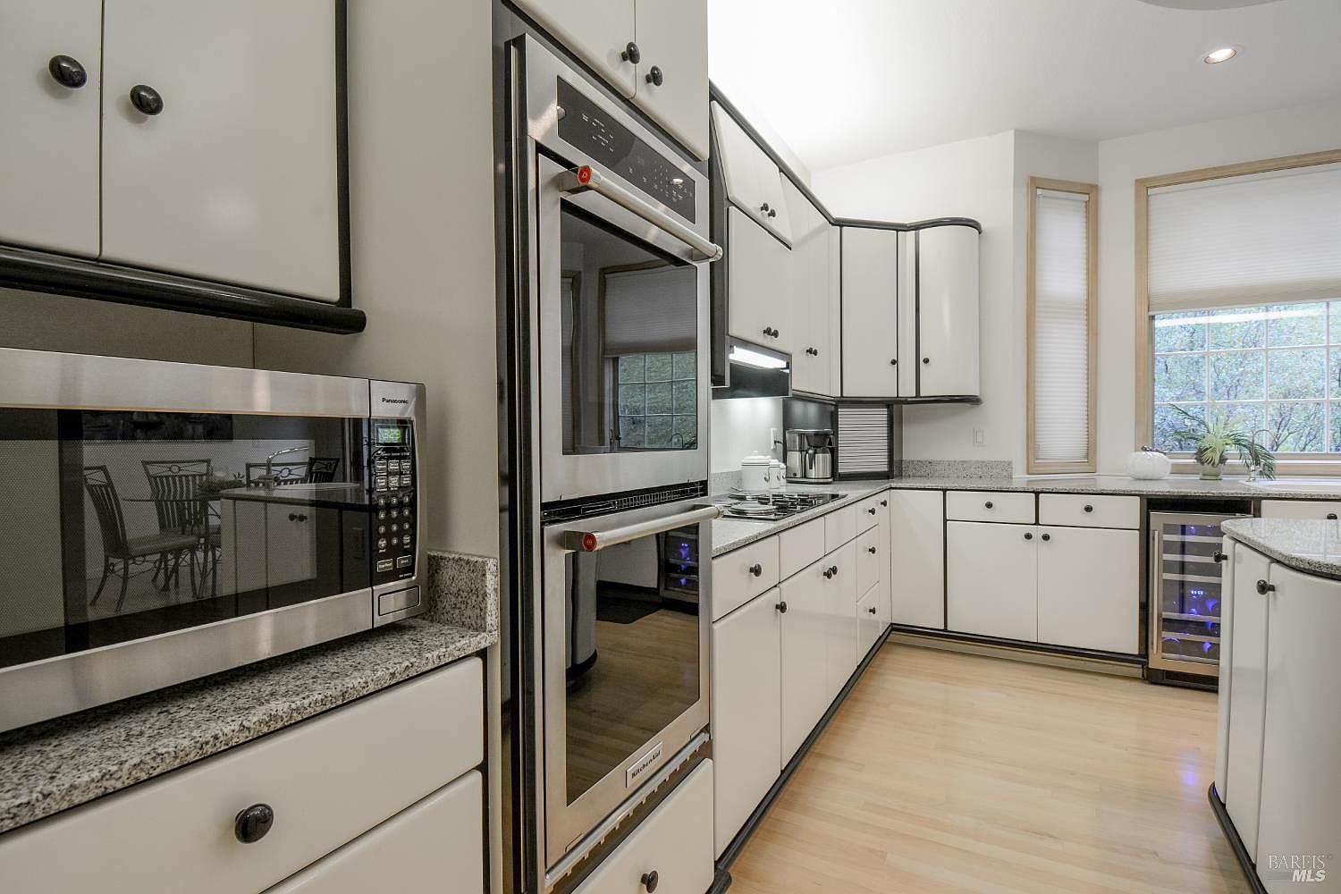 Listing images