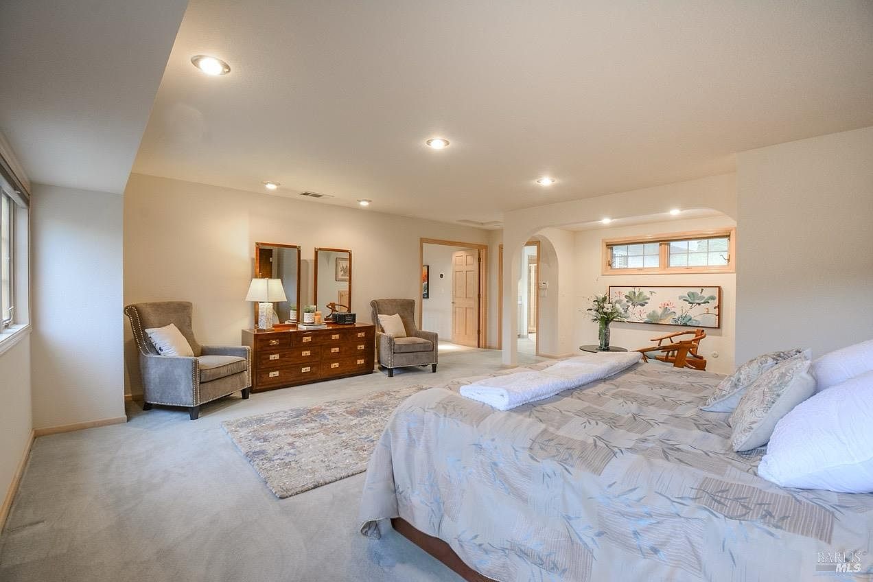 Listing images