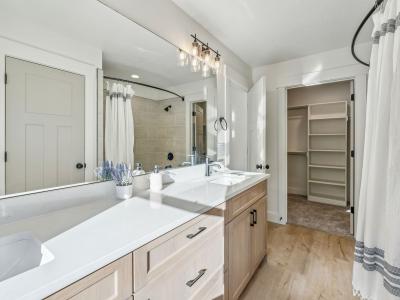 Listing images