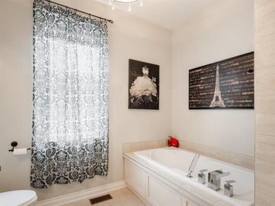 Listing images