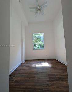Listing images