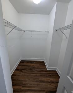 Listing images