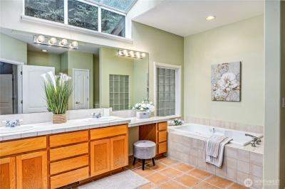 Listing images