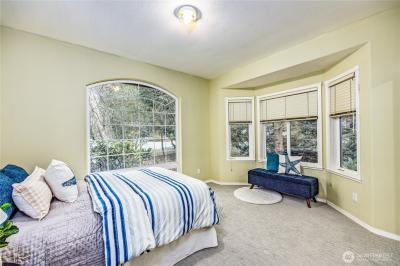 Listing images