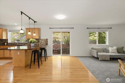 Listing images