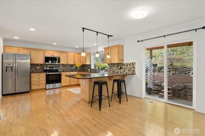 Listing images