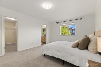 Listing images